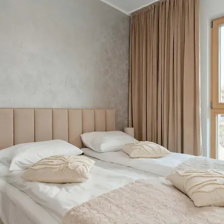 Comfortable In With Balcony And Underground Parking By Renters Apartament *