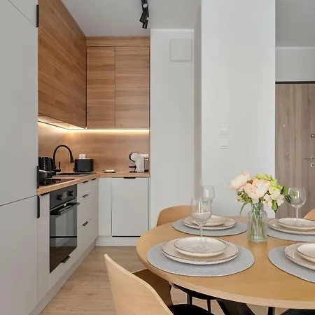 Comfortable In With Balcony And Underground Parking By Renters Appartement Gdańsk