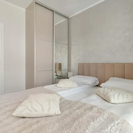 Comfortable In With Balcony And Underground Parking By Renters Appartement Gdańsk