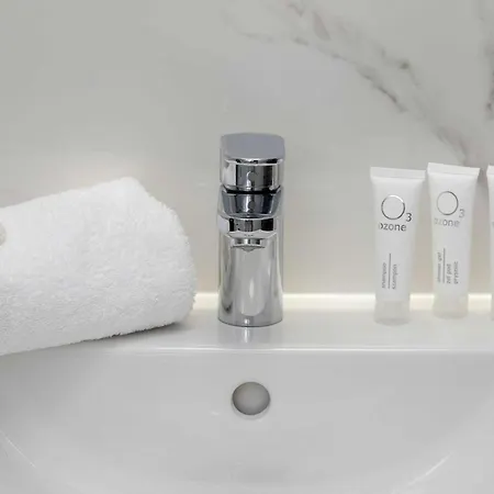 Comfortable In With Balcony And Underground Parking By Renters Apartament *